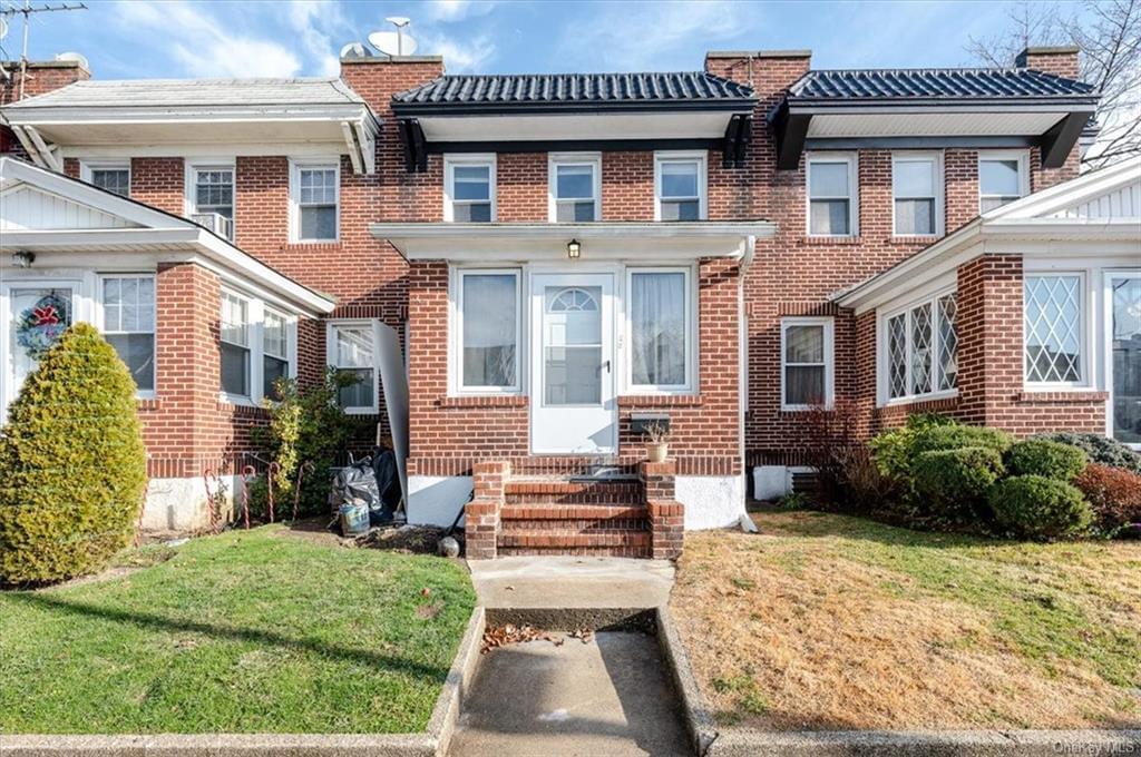 92-39 215th Place in Queens, Queens Village, NY 11428