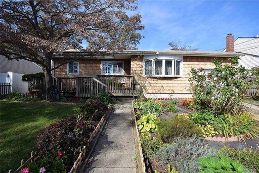 Image 1 of 20 for 793 Densfield Rd in Long Island, W. Babylon, NY, 11704