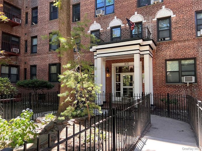 88-10 34 Avenue #6A