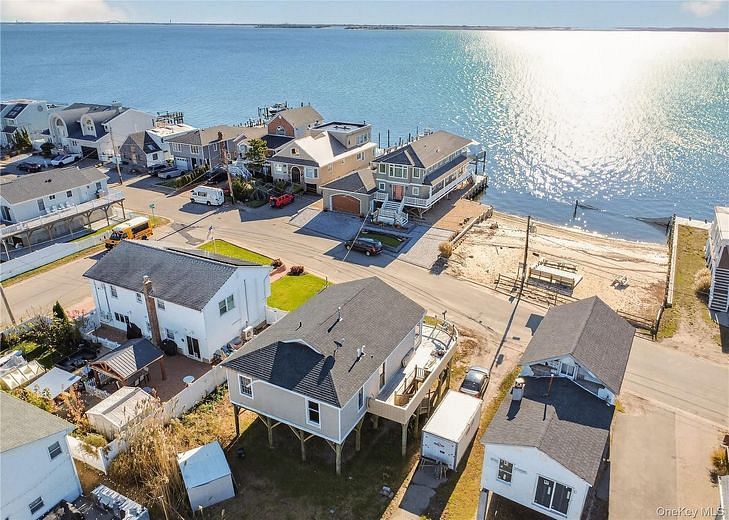88 Bayview Avenue W