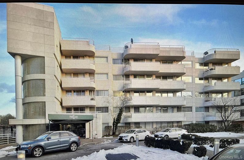 88 Cuttermill Road #308