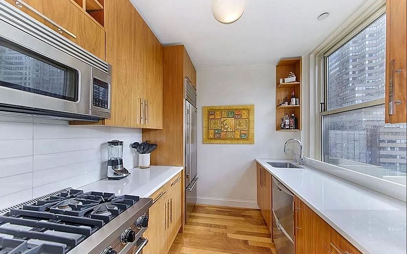 88 Greenwich Street #903