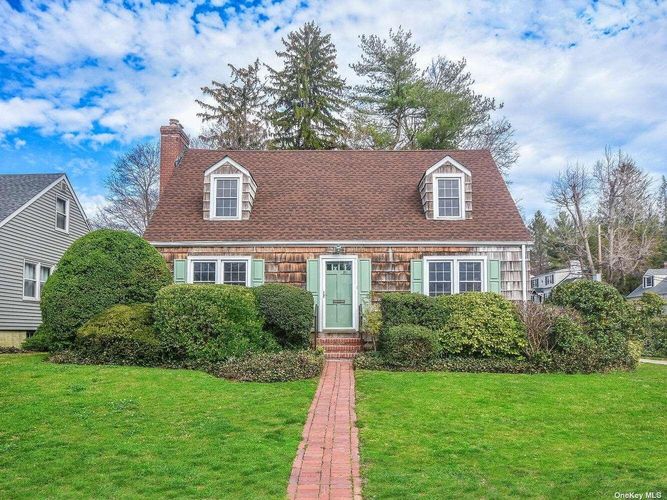 Image 1 of 27 for 88 Midway Avenue in Long Island, Locust Valley, NY, 11560