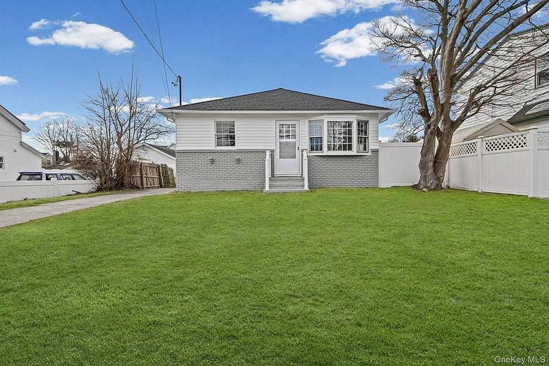 88 N Penataquit Avenue