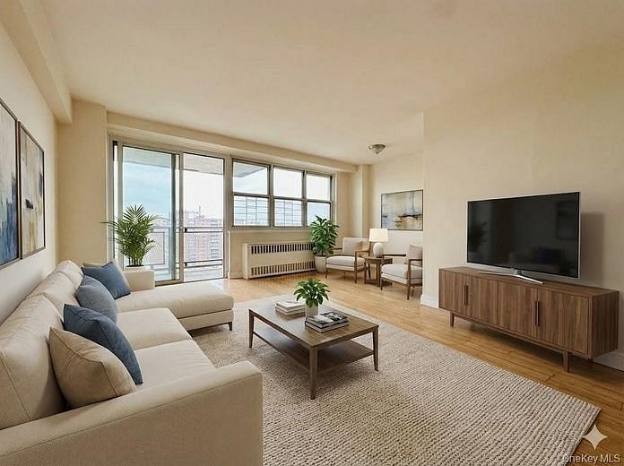 880 Boynton Avenue #18A