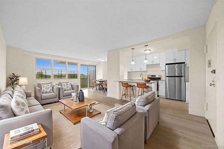 880 Boynton Avenue #8B