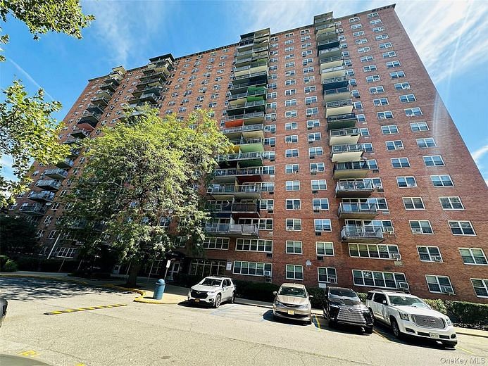 880 Boynton Avenue #8M