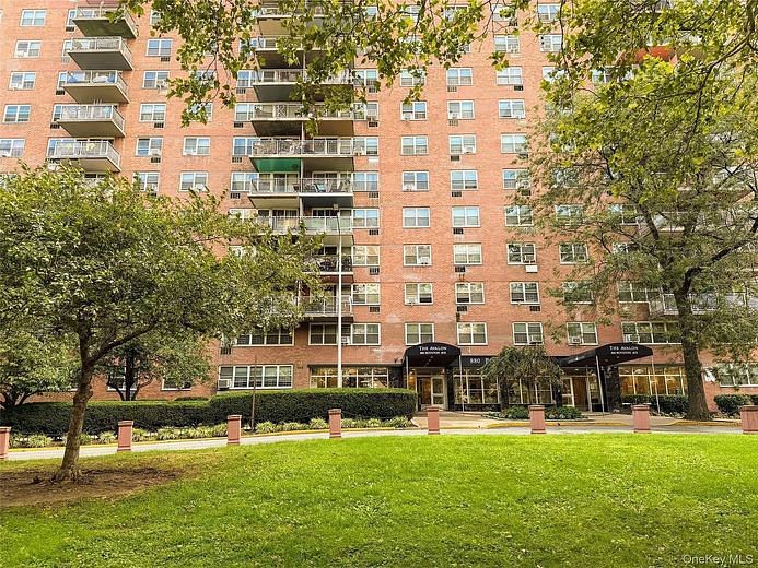 880 Boynton Avenue #9L