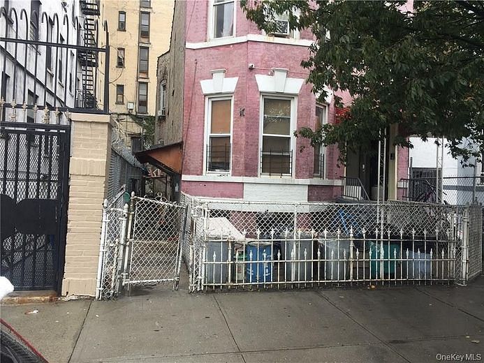 881 Longfellow Avenue