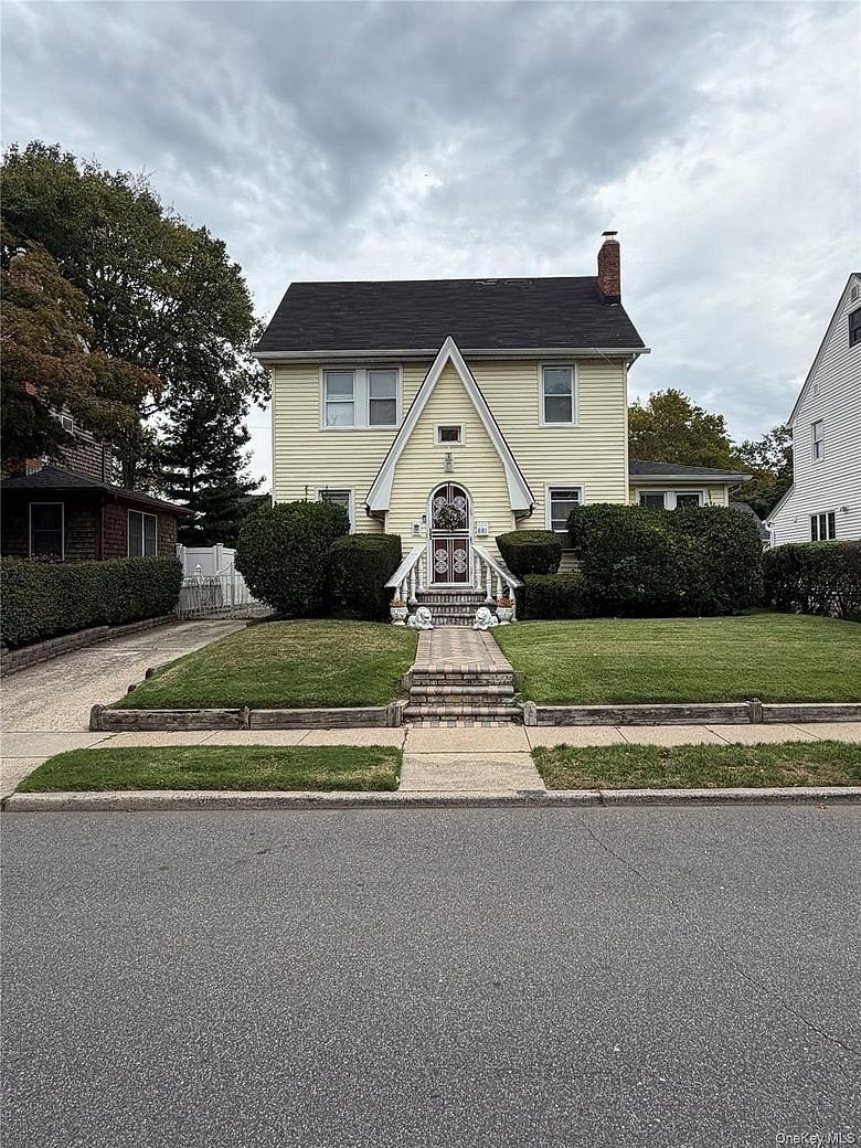 881 Lorenz Avenue