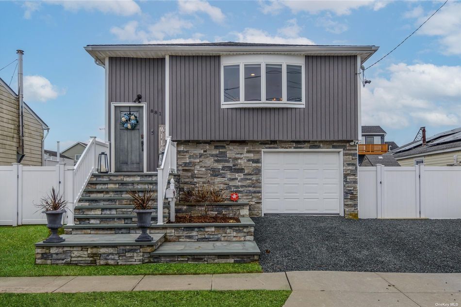 Image 1 of 21 for 881 S 6th Street in Long Island, Lindenhurst, NY, 11757