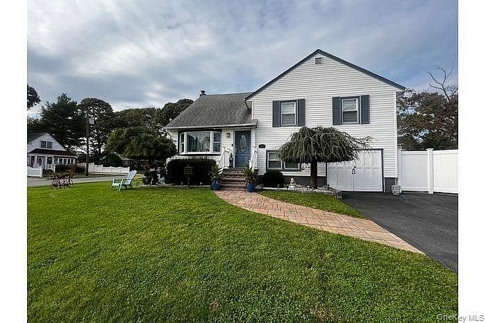 882 Roosevelt Street