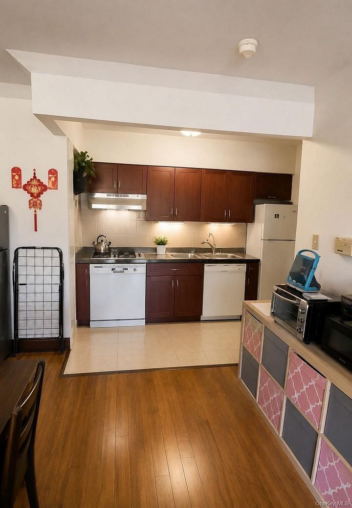8827 53 rd Avenue #2R