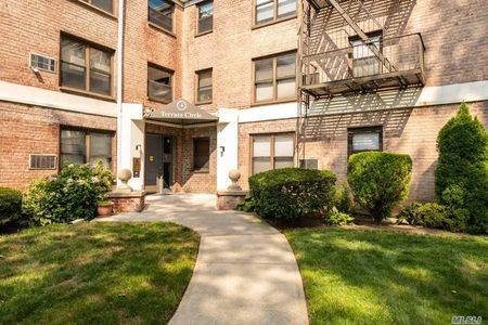 Image 1 of 12 for 4 Terrace Circle #3H in Long Island, Great Neck, NY, 11021
