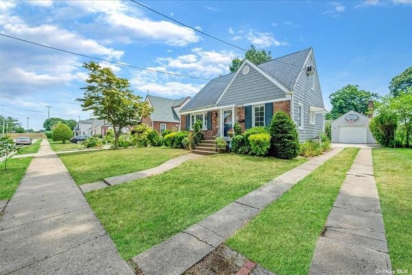 Image 1 of 31 for 42 Baxter Avenue in Long Island, New Hyde Park, NY, 11040