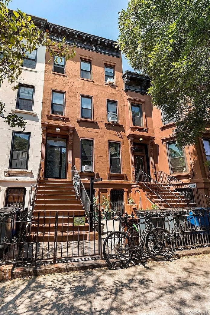 887 Lafayette Avenue