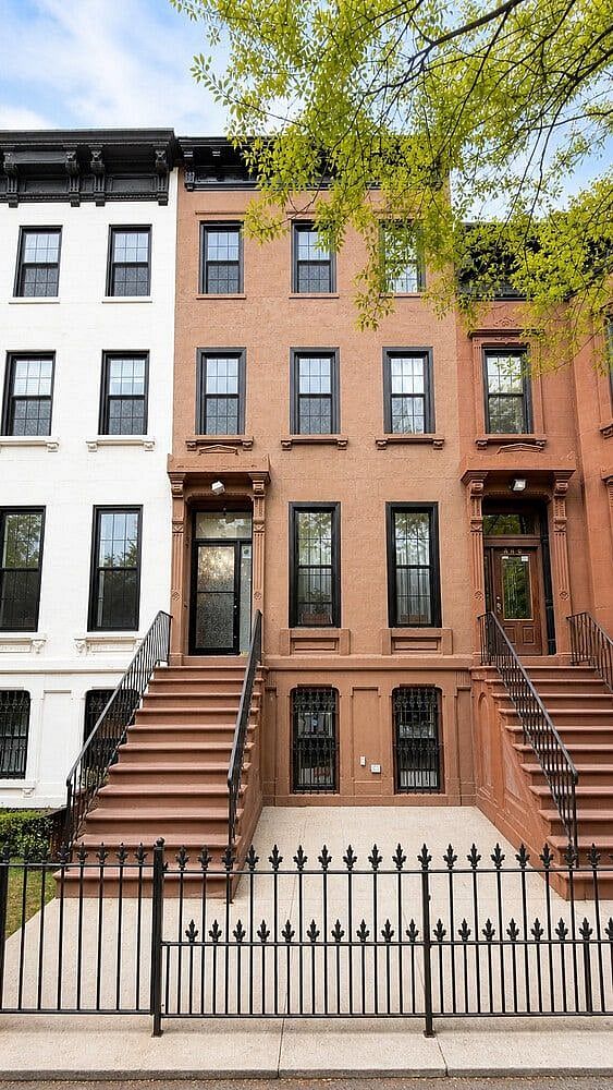 887 Lafayette Avenue