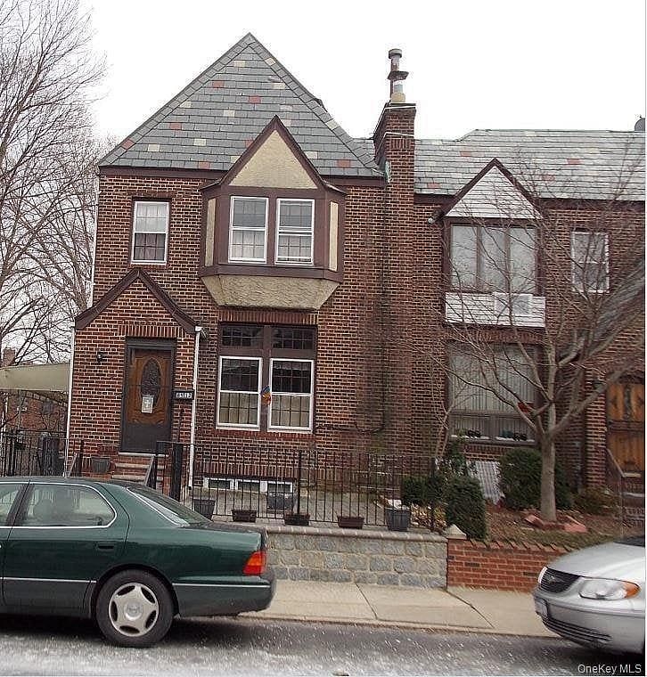 89-12 Rutledge Avenue