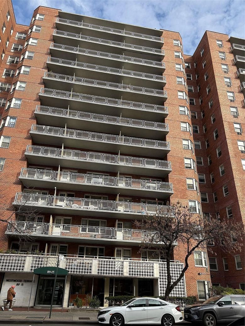 89-15 Parsons Blvd #11G
