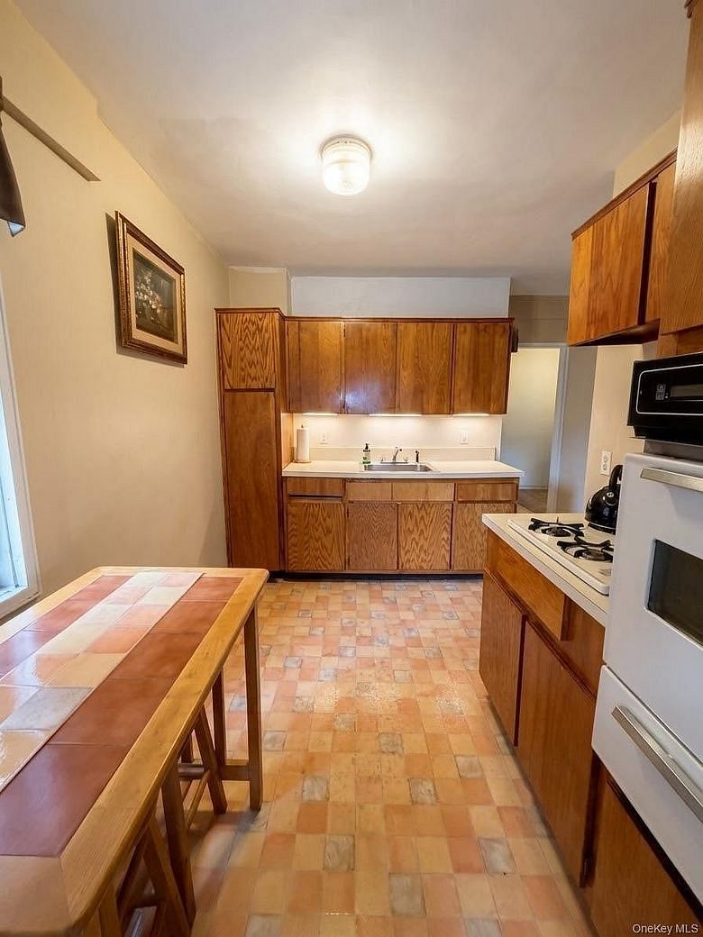 89-15 Parsons Blvd #4G