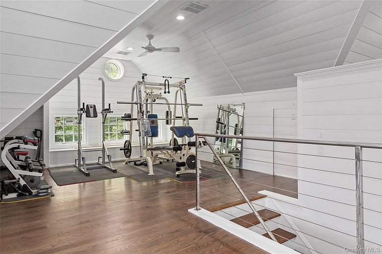 89 Lloyd Harbor Road