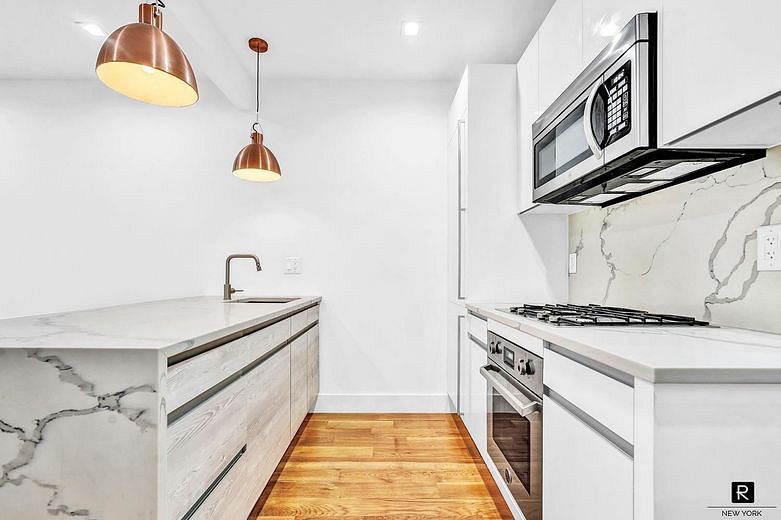 89 Montrose Avenue #3R