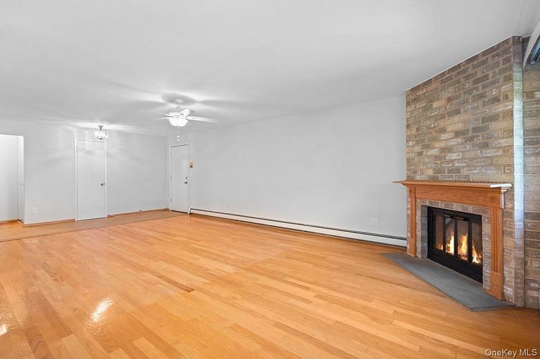 89 N Broadway #105