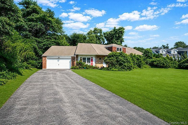 893 Gardiner Drive