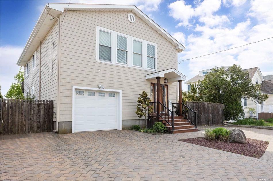 Image 1 of 28 for 797 S 8th Street in Long Island, Lindenhurst, NY, 11757
