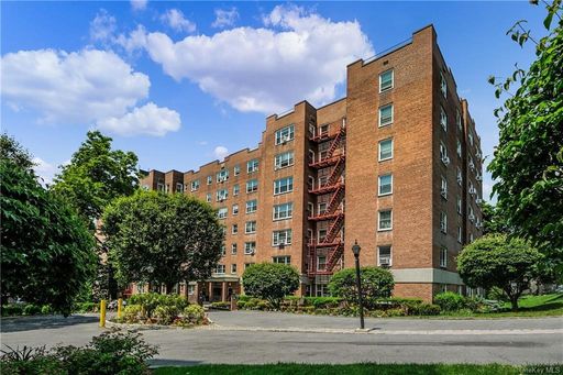 Image 1 of 29 for 290 Collins Avenue #7H in Westchester, Mount Vernon, NY, 10552