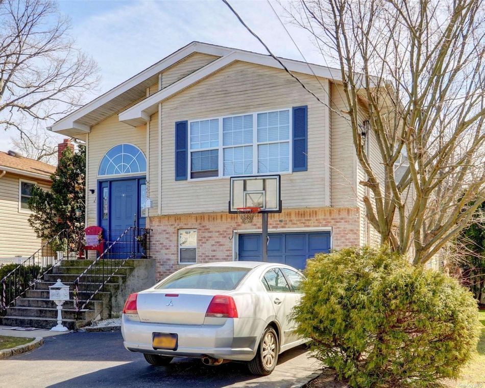 Image 1 of 2 for 2226 Cameron Ave in Long Island, N. Merrick, NY, 11566