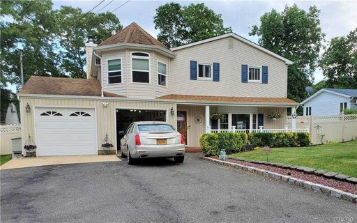 Image 1 of 25 for 10 Malba Drive in Long Island, Shirley, NY, 11967