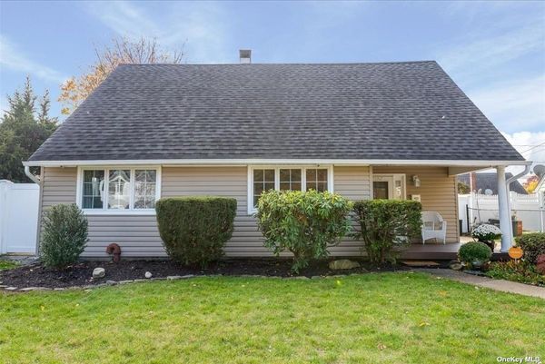 Image 1 of 33 for 2482 Putnam Drive in Long Island, East Meadow, NY, 11554
