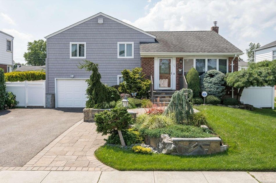 Image 1 of 25 for 28 Forest Drive in Long Island, Plainview, NY, 11803