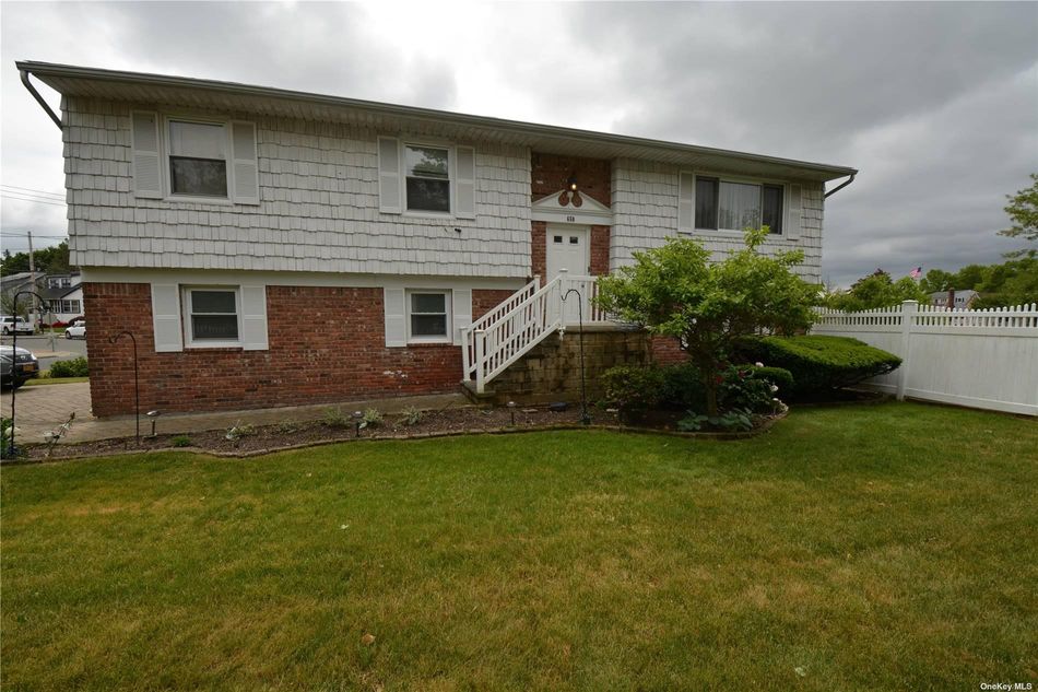 Image 1 of 12 for 650 Foxhurst Rd in Long Island, Baldwin, NY, 11510