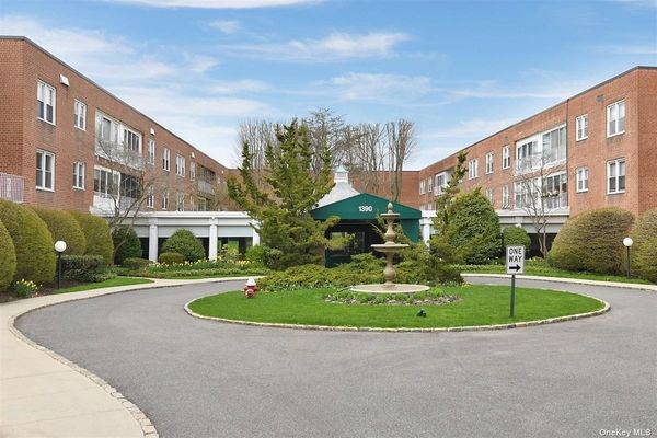 Image 1 of 11 for 1390 Broadway #102 in Long Island, Hewlett, NY, 11557