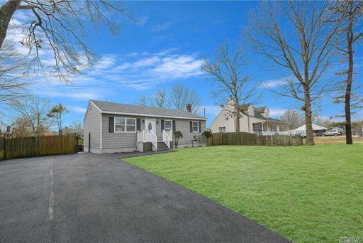 Image 1 of 23 for 36 Flintlock Dr in Long Island, Shirley, NY, 11967