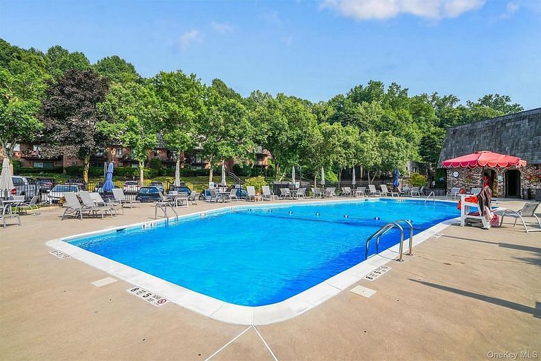 9 Briarcliff Drive S #16