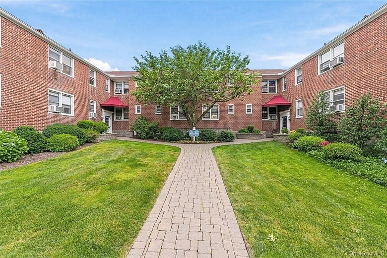 9 Bryant Crescent #1G