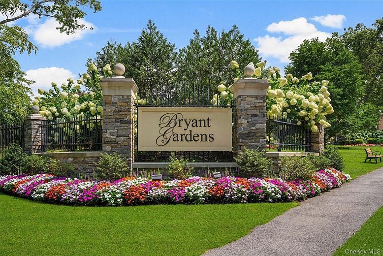 9 Bryant Crescent #1J