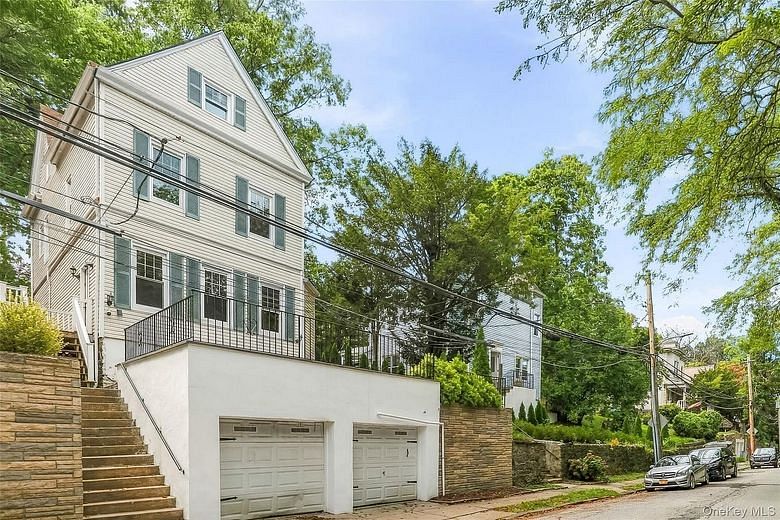 9 Desmond Avenue