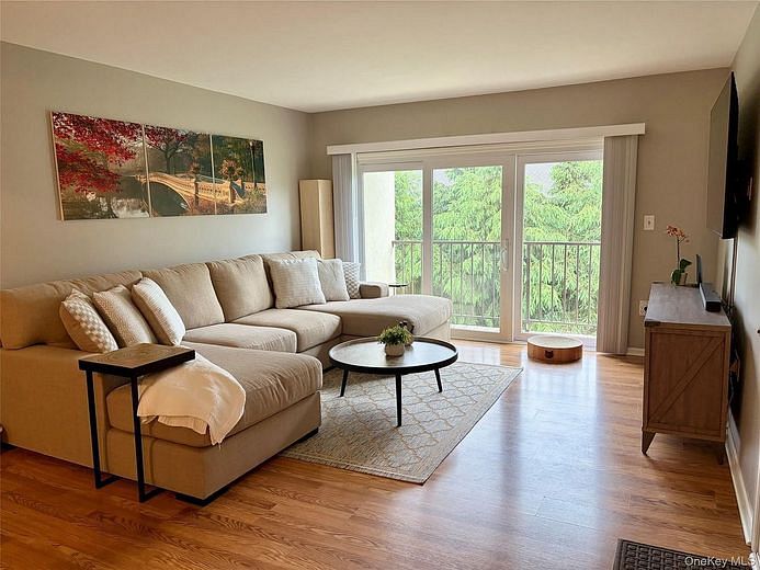 9 Edinburgh Drive #9