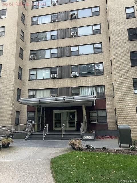 9 Fordham Hill Oval #4F