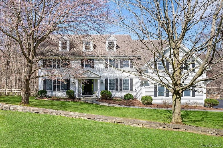 9 Gifford Lake Drive