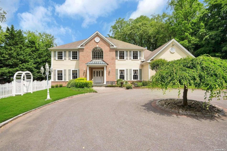 Image 1 of 35 for 9 Kaintuck Lane in Long Island, Locust Valley, NY, 11560