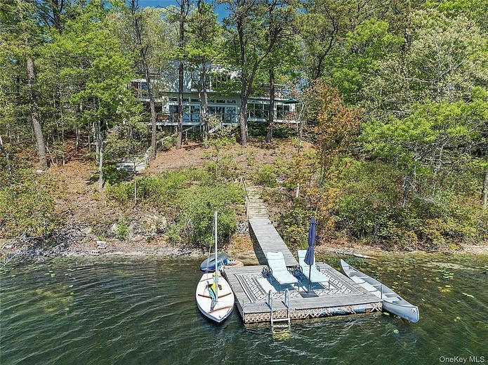 9 Lake View Ct