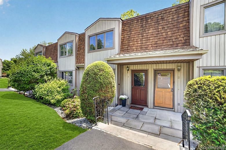 9 Maple Crest Drive
