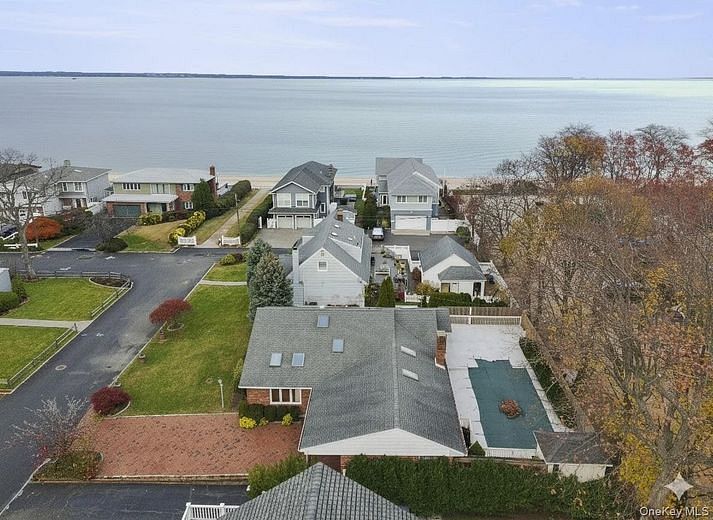 9 Oak Shore Drive