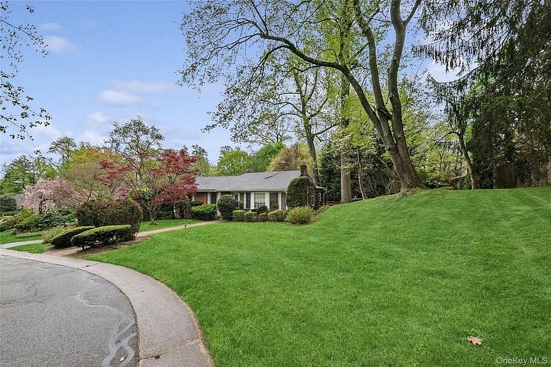 9 Oakwood Circle