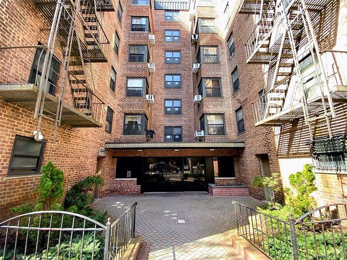 90-10 32nd Avenue #305